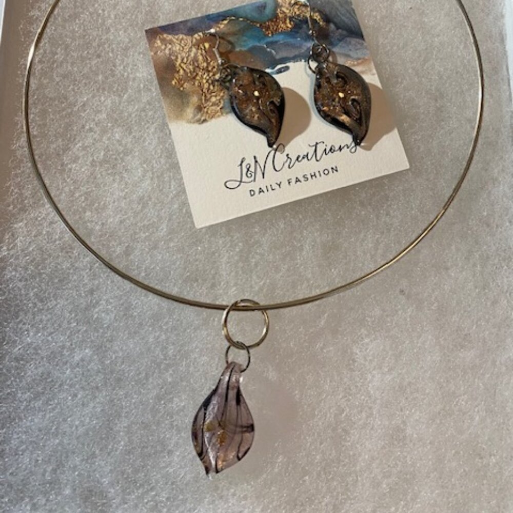 Choker with foiled leaves and earings